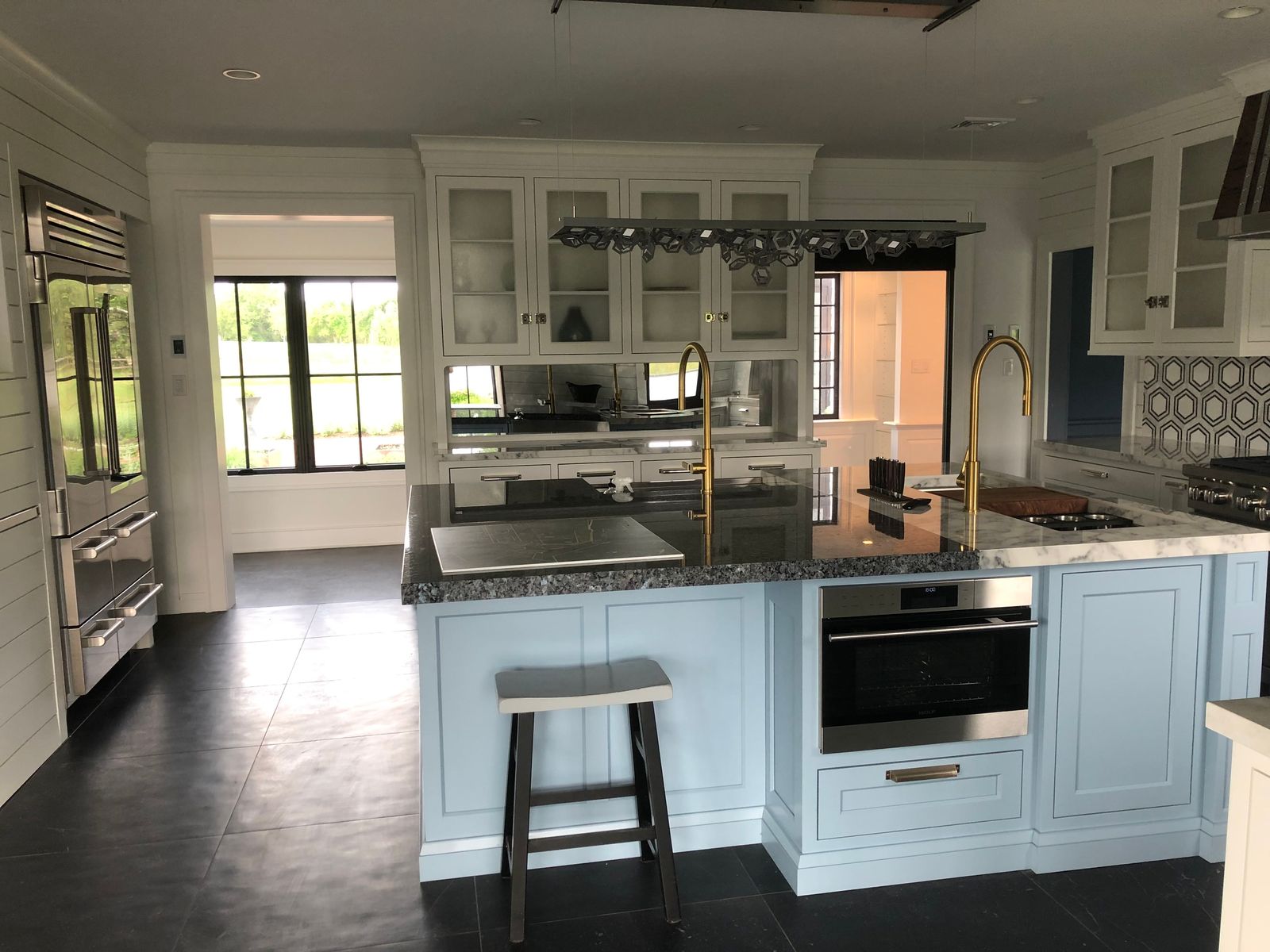 Kitchen island after cleaning
